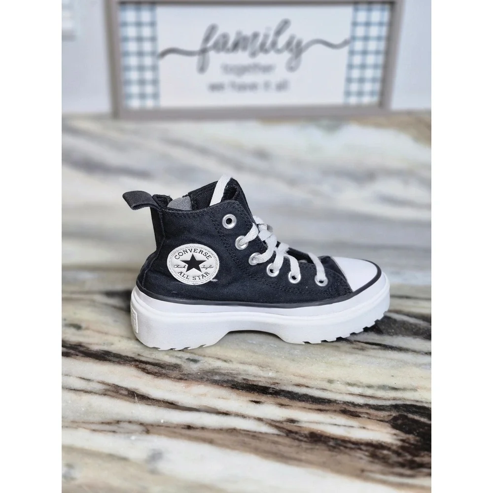Converse Chuck Taylor All Star Lugged 2.0 Youth 12.5 Black High Top Streetwear